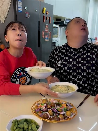 #eating #funnyvideos #husbandandwifechallenge #husbandandwife | food eating video