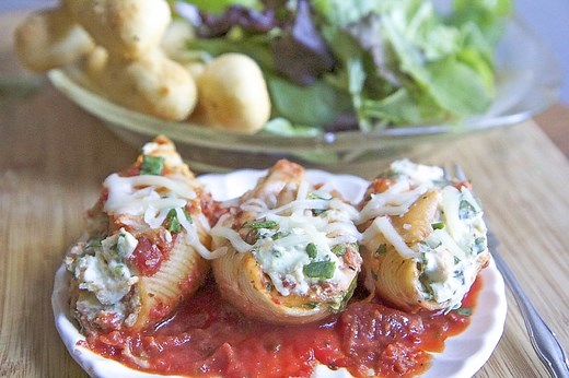 Cheesy Chicken Spinach Stuffed Shells