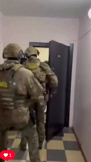 Дагестан Махачкала on Instagram: "👍 Ставропольские #полицейские разоблачили организованную группу дропперов Злоумышленники промышляли незаконным переводом денег в #криптовалюта Задержано пятеро подозреваемых, проведен обыск, изъяты мобильные телефоны, банковские карты и сим-карты. Преступники осуществляли переводы крупных сумм денег неизвестным кураторам. Ведется следствие. Подобные схемы представляют серьёзную угрозу финансовой безопасности граждан России. Материалы предоставлены управлением М