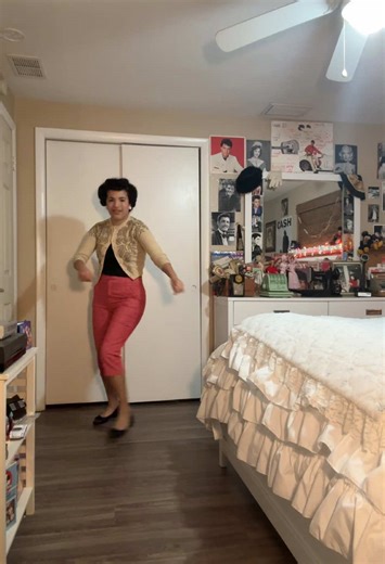 Exploring Vintage Clothing and Aesthetic Styles