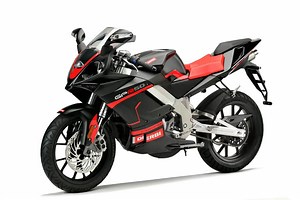 Derbi GPR 50. Najszybszy motorower (na kat. AM) produkowany seryjnie? Dane techniczne, zdjęcia, opinie