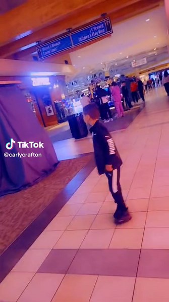 Girl Burping in Public: Hilarious Mall Prank