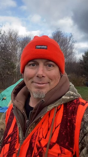 The unexpected guest! 🚫No electronic perimeter to stop them 🚫No electronic training collars 🚫No leashes. They just listened to dad and ignored temptation! ✔️✔️ #dogsofinstagram #dogtrainer #blessed #dogtraining #doglover #grateful #tuesday | Balanced Doghouse