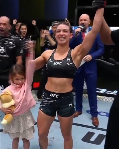 Brazilian Jiu-Jitsu at it's finest! 💪 MacKenzie Dern showcased her elite grappling to notch her first victory this 2025! #UFCVegas101 | UFC