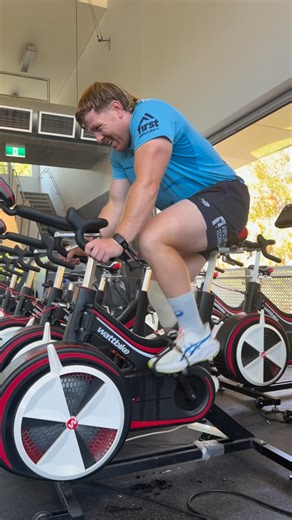 Nic Dolly | Professional Athlete | Online Coach on Instagram: "BUILD UR ENGINE Vol.6 🎄 This is a continuous session, the aim is to maintain high outputs on the “efforts” whilst challenging your ability to recover “actively” 🫁 📝 12 K’s Of Christmas 📝 - Wattbike (Level 7-8) ▪️1000m @Hard Effort ▫️2 Minutes @67-70 RPM X12 STANDARDS (Per Effort) Gold🥇- 1:15 / 1000m Silver 🥈- 1:20 / 1000m Bronze 🥉- 1:25 / 1000m Earn you turkey 🦃"