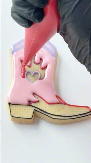 Heart cowboy Boot Cookie💜 Royal icing recipe link in bio #cookiedecorating #cowboys #boots #diy
