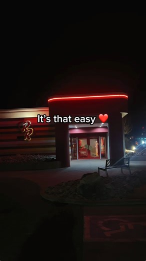 If you haven’t asked them to be your Valentine with a burger yet, what are you waiting for? Tag them below and make it official! 🍔❤️ | Red Robin Gourmet Burgers