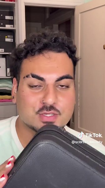 Essential Makeup Kit for Mature Skin: A Pro's Guide