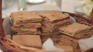 345K views · 3.2K reactions | [CONTEST #6]: Wanna win 11 Days Best of Portugal trip for 2 with Trafalgar Travel? Watch the video and answer a question here for your chance! >> https://goo.gl/ol3qV9 Stay tuned as we share video #7 next Thu 16 Feb! #AFCxTrafalgar #BestofPortugalwithSarah #SimplyTrafalgar | Asian Food Network | Facebook