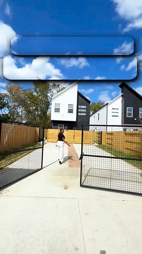 🏡 ¡Sí es posible! Compra este duplex con $0 de enganche y vive en una unidad mientras la otra paga tu hipoteca 💸 📍Ubicado en Houston — ideal para empezar a invertir en real estate. Comenta la palabra DUPLEX para más información 🔑 Sandra Panesso, Realtor® 📲 832-537-6634 📧 sandra@nextgen.re ✨ Compra tu casa con 0 stress! 🙌🏽 Financiamientos disponibles: FHA: 3.5% DPA (programa de asistencia para el enganche) Conventional: 5% USDA: $0 en zonas rurales VA: $0 down #sandrapanessohourealtor #ho