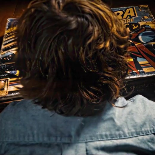 🎬 Zathura: A Space Adventure (2005) ⭐ Rating: 6.3/10 📅 Release Date: 2005 🎭 Genre: Adventure, Family, Fantasy, Sci-Fi 🎬 Director: Jon Favreau 🚀 Movie Explanation Zathura is a thrilling fantasy adventure about two brothers, Walter and Danny, who discover an old mysterious board game in their basement. What starts as a simple game quickly turns dangerous when they realize that every move affects real life. As the game progresses, their house is magically launched into outer space, facing mete