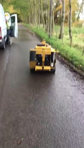 The ingenious remote-controlled mole plough is a game-changer when it comes to building Full Fibre broadband 💪 It’s a fast and cost-effective way to install new ducts in soft verges and fields, where traditional road-side options are not feasible 🚧 #WeAreOpenreach | Openreach
