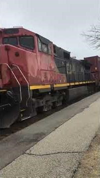 SD70M-2 gives a horn tap! #shorts