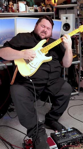 Kent Crawley sending some Blues Lines on the Vola OZ MC