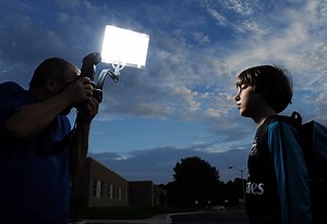 Bounce-Wall: A Portable "Wall" for On-The-Go Bounce Flash