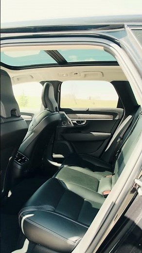 2025 Volvo V90 Cross Country. Valentine Volvo