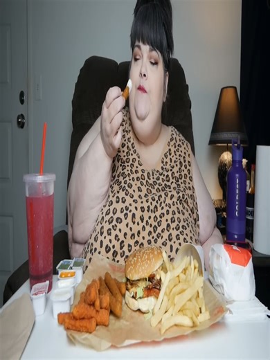 6.6K views · 95 reactions | Burger King Fiery Menu Items Mukbang Eat With#7676 #fb #videoviralシ #burger #followersreelsfypシ゚viralシfypシ゚viralシalシ #mukbang | Thanh Channel | Facebook