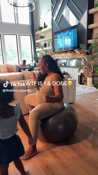 Absolutely nobody, me over here🤭 #pregnant #pregnancy #pregnancytiktok #marriage #momlife