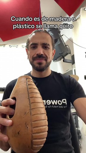 Y el ritmo que estoy tocando se llama bomba #güiro #güira #percusión #güirista #comosellama #bomba #ritmoslatinos