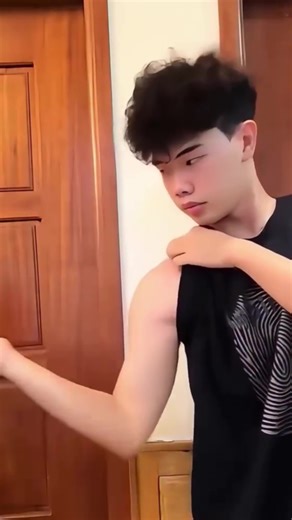 Keeping Hot Chicks on Your Feed: Lebanese Food Delight