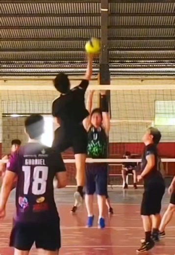 Setter -> Middle Blocker = connection!! how's yours? #volleyballworld #middleblocker #haikyuu #kageyamatobio