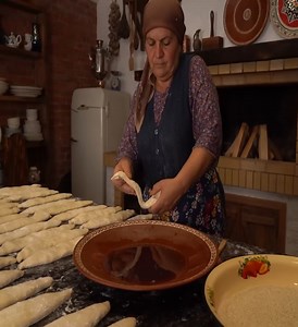 185K views · 2.4K reactions | Making Turkish Simit Pide✅泌 | Easy Life TV | Facebook