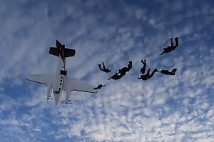 Airplane Stalls & Nosedives Immediately After Skydivers Exit