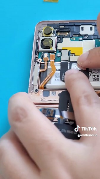 Samsung Galaxy Z Flip 4 Flex Cable Replacement Guide