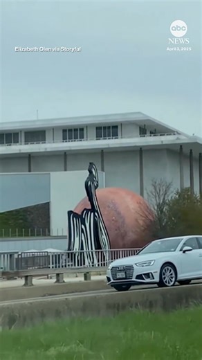 643K views · 2.4K reactions | Motorists in Washington, D.C. captured the moment a 30-foot high balloon model of the planet Mars went way out of orbit as high winds caused it to lift off its mooring Thursday outside the Kennedy Center. https://abcnews.visitlink.me/p5BiN3 | ABC News | Facebook