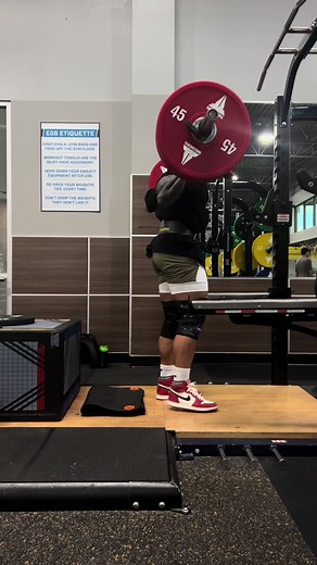 Heavy leg day doing barbell bulgarian split squats with 315lbs. #legday #bulgariansplitsquat #foryoupage #fyp