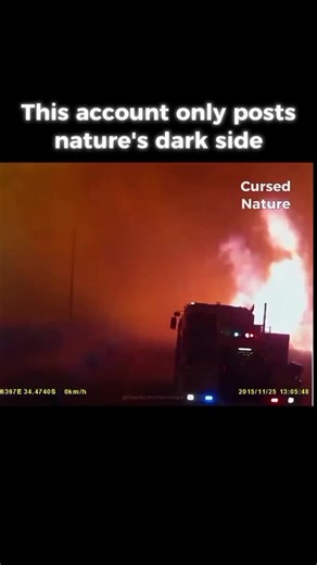 This is how wildfires actually kill. Not slowly. Not from far away. But in seconds. This real fire truck footage shows how fast a wildfire can surround you before your brain even understands the danger. Fire doesn’t just move forward — it explodes sideways, feeds on wind, and turns escape routes into traps. Firefighters warn that the most dangerous moment is thinking you still have time. Because once the smoke turns orange, the fire is already on top of you. Watch closely. This is real. This is 