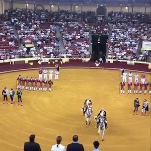 Hoje é dia de #tourada no Campo Pequeno. Quem vai? 🤘😀Bilhetes na Ticketline em https://ticketline.sapo.pt/pesquisa?category=141 #touradas #lisboa #lisbon | Touradas