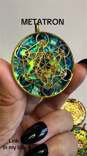 This Metatron orgonite pendant is more than jewelry — it's a portal of alignment. Wearing it helps you: Balance your energy field Strengthen intuition & spiritual clarity © Dissolve negativity and invite protection •Amplify connection with higher consciousness Metatron's Cube represents the blueprint of creation — a reminder that you are part of the infinite universe, vibrating in harmony with divine order. When you wear this orgonite pendant close to your heart, you carry a shield of light, gro