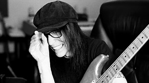 MICK MARS Gives An Update On His Battle With Ankylosing Spondylitis & Potential Solo Shows - Metal Injection