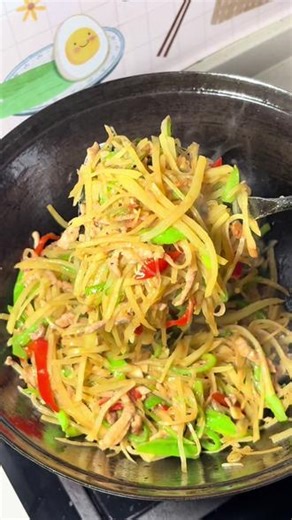 土豆丝炒肉过年上桌必秒的菜 从小吃到大#土豆丝#肉丝 #土豆 #美食 #家常美食