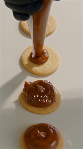 Alfajor de turrón 🤎 | Le Café Guatemala