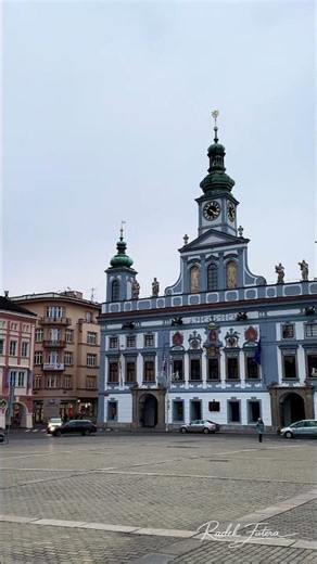 Birds Exploding Into the Sky – České Budějovice Town Hall