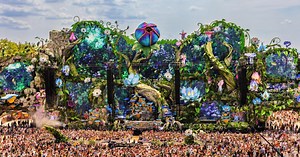 ベルギーのビッグフェス『Tomorrowland』が2025年度のステージホストと全ラインナップを発表、出演アーティストは全600名以上！