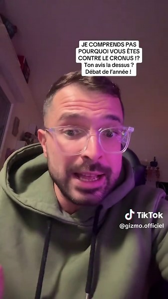 « Franchement, je comprends pas pourquoi tout le monde critique les joueurs qui utilisent un cronus. Au final, c’est juste pour équilibrer le skill, non ? 😭🔥 Entre ceux qui tryhard 24/7 et ceux qui veulent juste s’amuser… on en parle ou pas ? Alors, team “c’est de la triche” ou team “on s’en fout tant que tu t’amuses” ? 👀👇 Débat ouvert ! » (Et pour ceux qui vont crier au scandale… calmez-vous 😭 C’EST UN PRANK, j’ai pas de cronus 💀✌️) #cronus #fortnite #fortniteFR #gamingfr #viralgaming