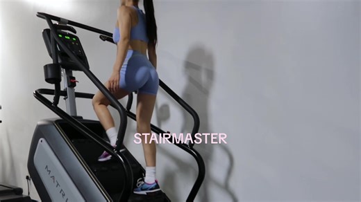 This warm-up had my legs on 🔥 Great for strength cardio. I added kickbacks in the last 5 minutes (turn down the speed to add in a kickback) to activate my glutes 🍑🤌🏼 There are so many different options for cardio like stairs, jump rope, rowing, treadmill, class, bike, outdoor walk/run. Which cardio style is your fav?💕🏃🏻‍♀️ #bodypositivity #stairmaster #workoutroutine #cardio #gym #excercise