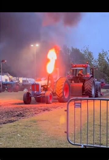 Pickering vintage rally 2025! The old girls got some power now!! 🔥 #fyp #whitbytractorpullers #yf #yfc #tractorpuller