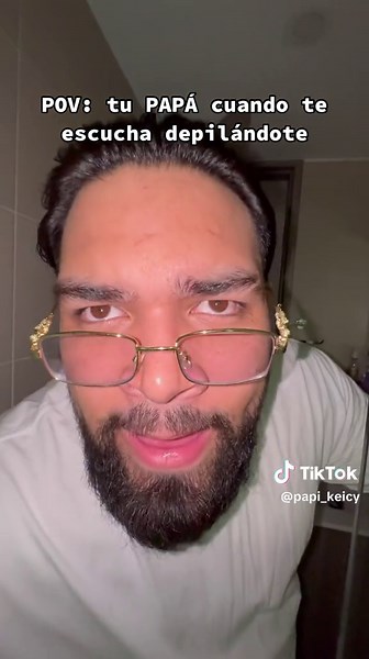 Escándalo en el baño - Conversación divertida entre padre e hijo