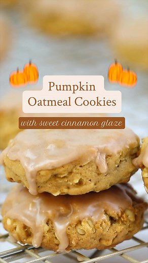 Classic oatmeal cookies....but make them PUMPKIN!! 😍🎃 These pumpkin oatmeal cookies, are perfectly chewy, with just the right amont of pumpkin flavor, and are topped with a fall-spiced cinnamon glaze. Soooo good!! This recipe goes viral every year!! Cookie Ingredients: 2 1/2 cups rolled oats 2 1/3 cups all purpose flour 1 Tablespoon baking powder 1 teaspoon baking soda 2 teaspoons ground cinnamon 1 teaspoon ground nutmeg 1 teaspoon salt 3/4 cup unsalted butter melted 1/3 cup pumpkin puree 1 1/