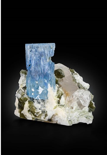 Aquamarine with Quartz & Muscovite - Pakistan 🇵🇰 #aquamarine #fineartminerals #minerals #rareaesthetic #collectorspecimen