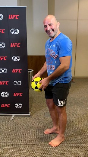 Which #UFC283 fighter has the best fútbol juggling skills? ⚽️ | ESPN MMA
