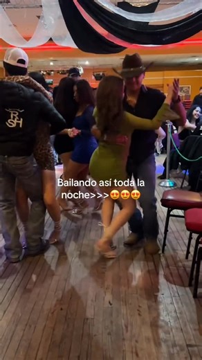 #1 Best Mexican Dancing Page🇲🇽🔥 on Instagram: "🔥🙌🏼 #purobailando"