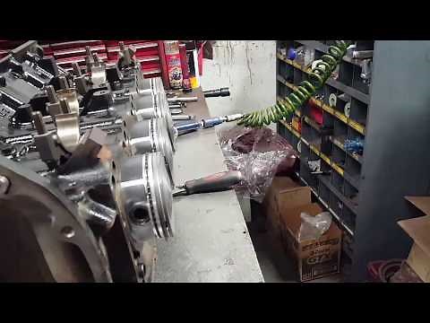How to rebuild hemi 5.7 engine:installing the pistons