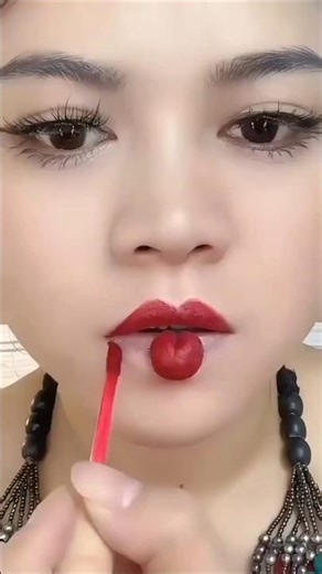 Day 52/365 Days 🎀🤩 rubber band lipstick hack 🤯 #hack #lipstick #song #shorts #ytshorts #trending