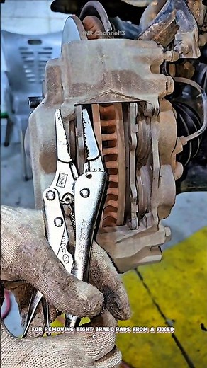 How to Remove Brake Pads Quickly#shorts #satisfying #mechanic #technique