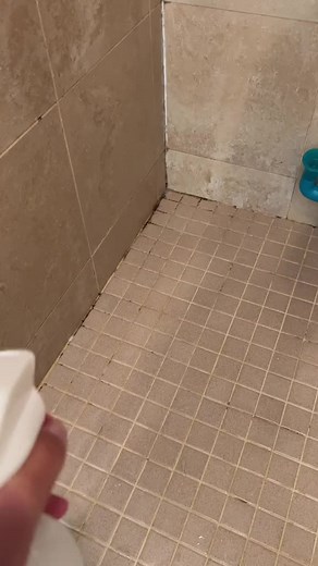 3M views · 10K reactions | Cleaning without bending makes my old back happy  #cleaning #cleaningservice #cleaninghacks #cleaningtips #cleaningmotivation #viralvideo | Live Composed | Facebook